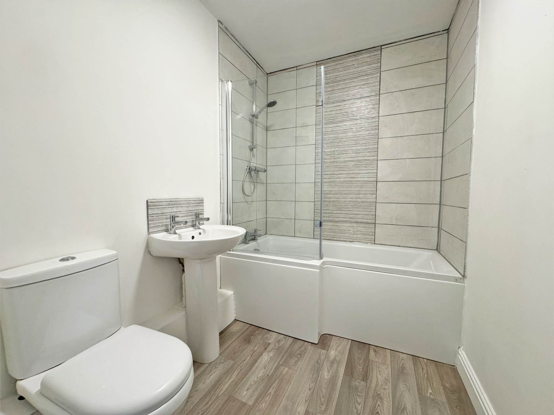 Sheard Court, Shaw, Image 10