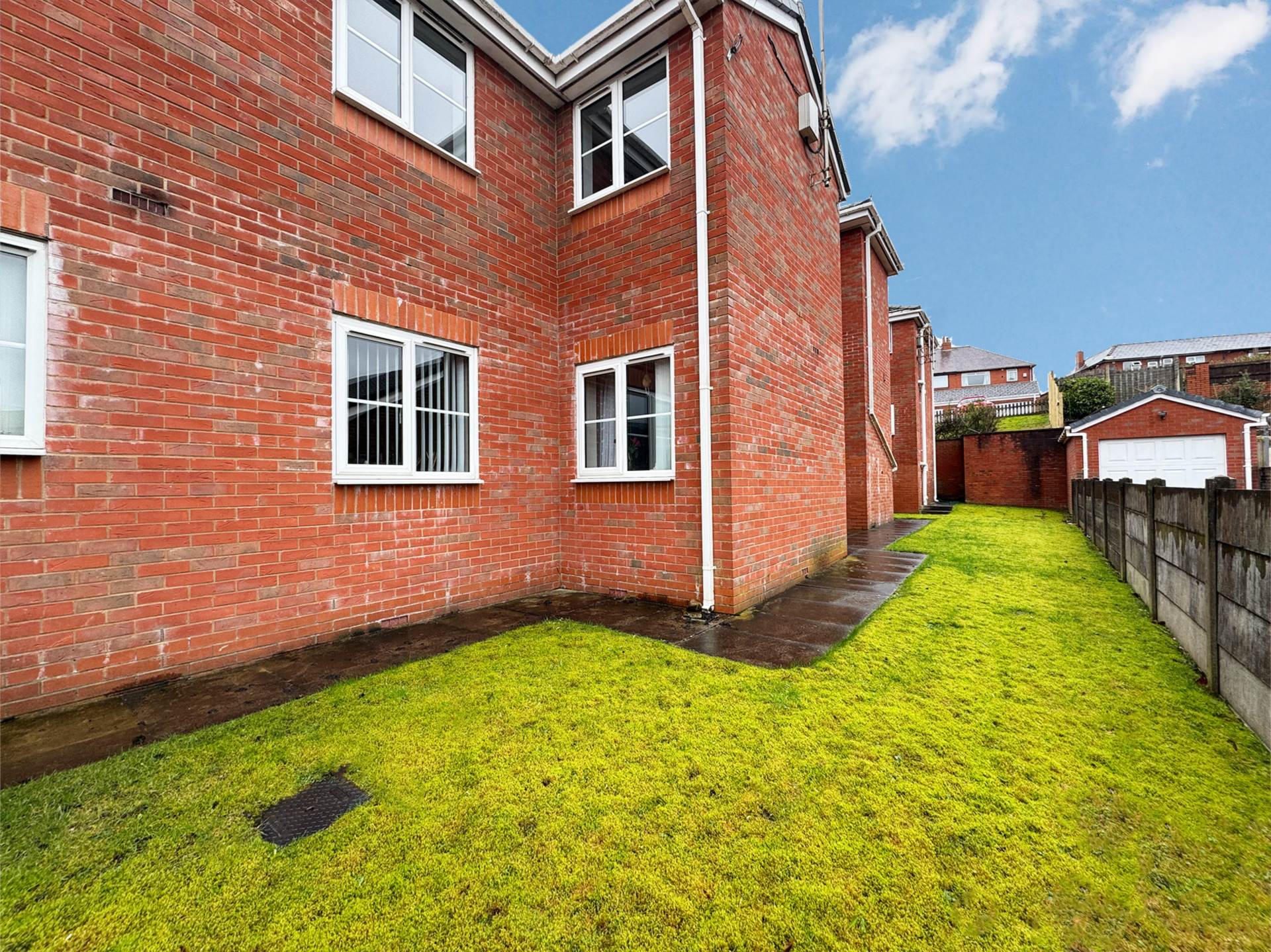 Sheard Court, Shaw, Image 12