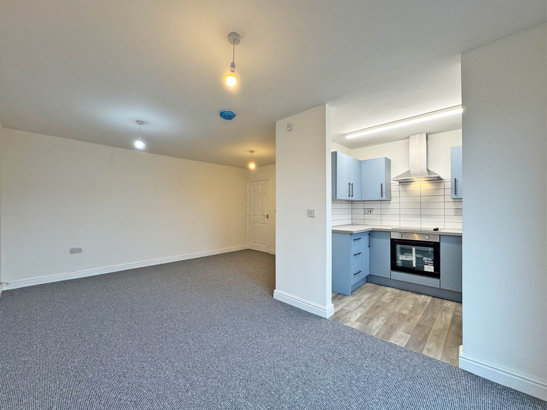 Sheard Court, Shaw, Image 3