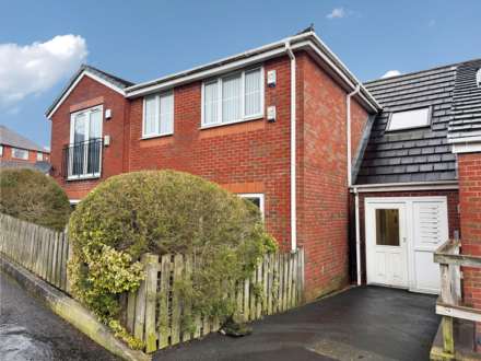 Sheard Court, Shaw, Image 1