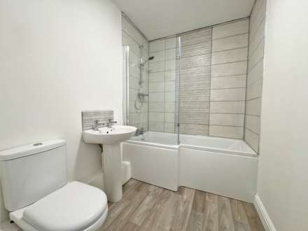 Sheard Court, Shaw, Image 10