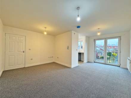 Sheard Court, Shaw, Image 2