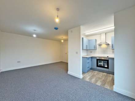 Sheard Court, Shaw, Image 3