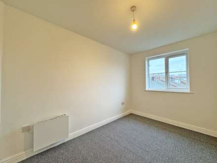 Sheard Court, Shaw, Image 8