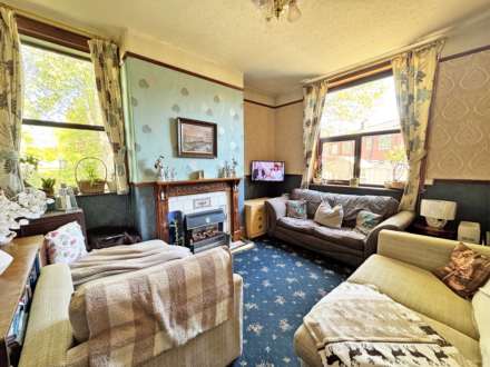 Rochdale Road, Royton, Image 4