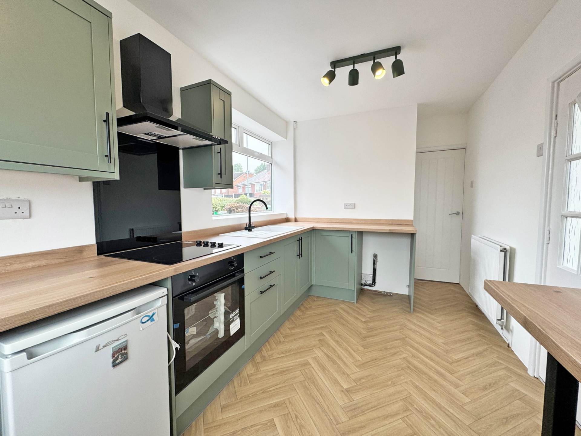 Surrey Avenue, High Crompton, Image 12
