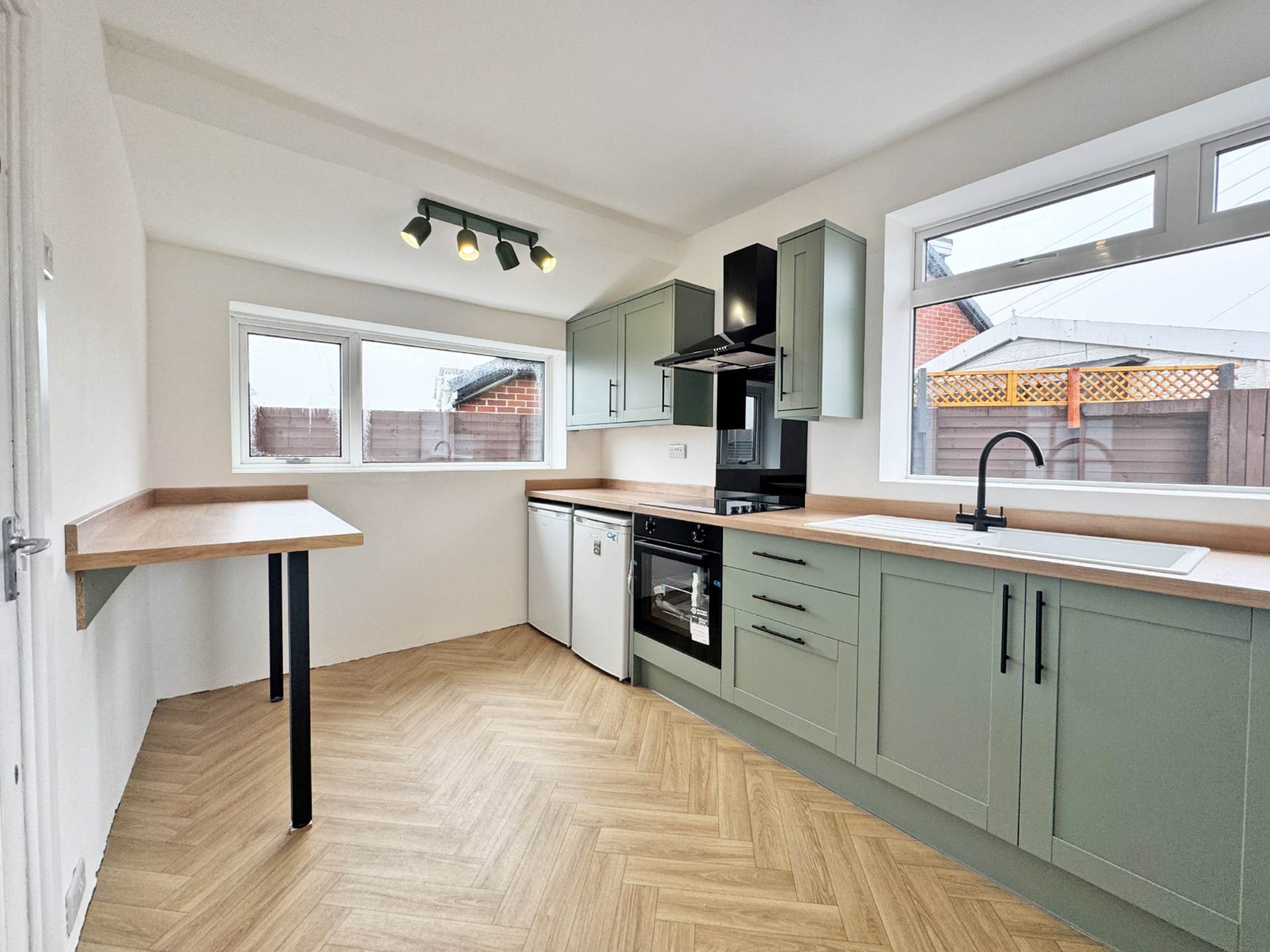 Surrey Avenue, High Crompton, Image 4