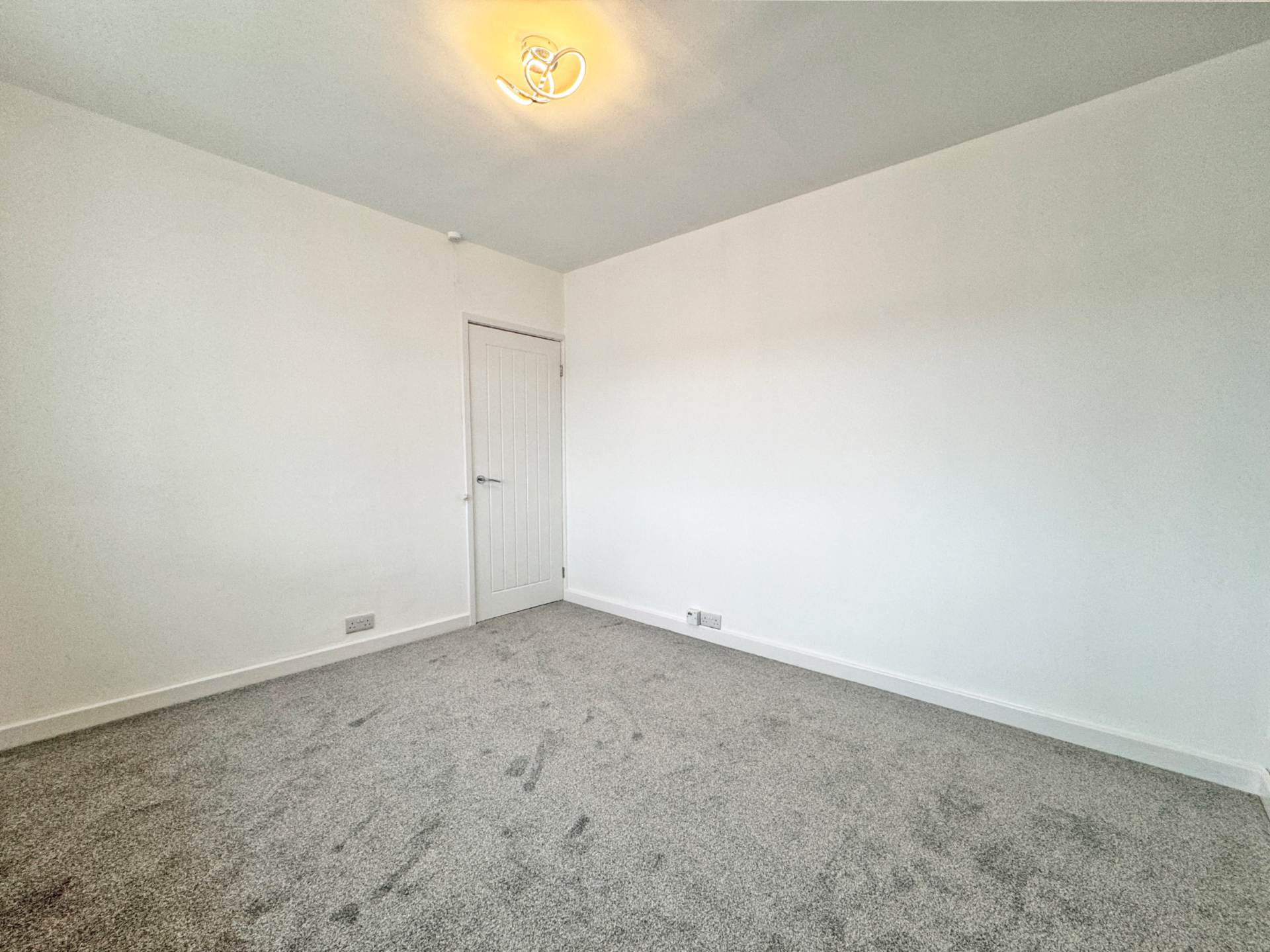 Surrey Avenue, High Crompton, Image 9