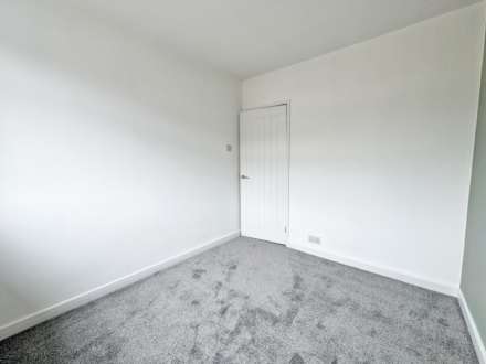 Surrey Avenue, High Crompton, Image 11