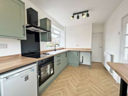Surrey Avenue, High Crompton, Image 12