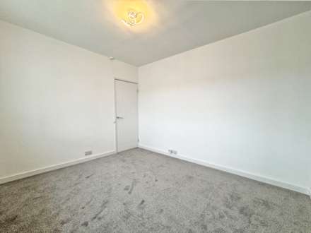 Surrey Avenue, High Crompton, Image 9