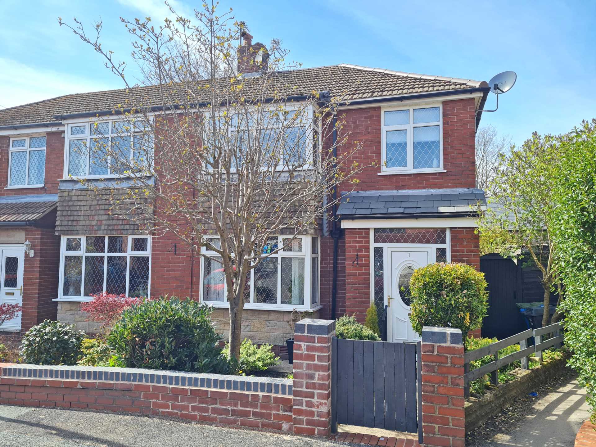 Lilac View Close, Shaw, Image 1