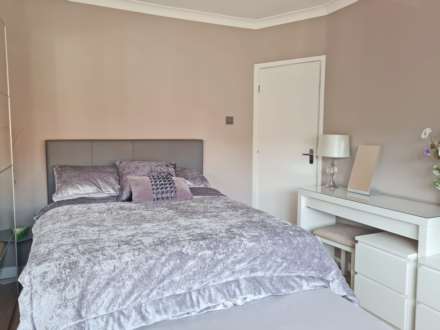 Lilac View Close, Shaw, Image 11