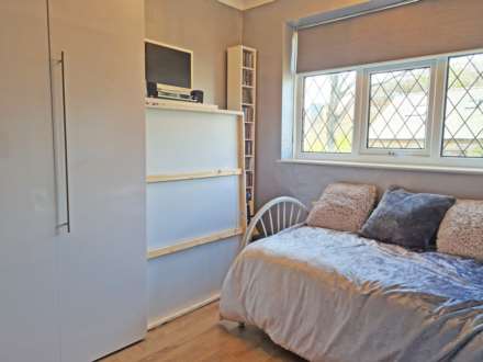 Lilac View Close, Shaw, Image 12