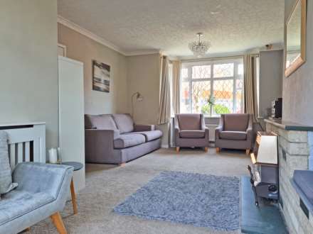 Lilac View Close, Shaw, Image 2