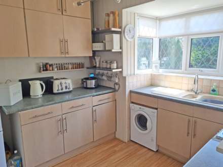 Lilac View Close, Shaw, Image 6