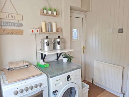 Lilac View Close, Shaw, Image 8