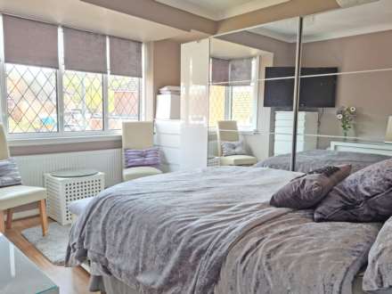 Lilac View Close, Shaw, Image 9