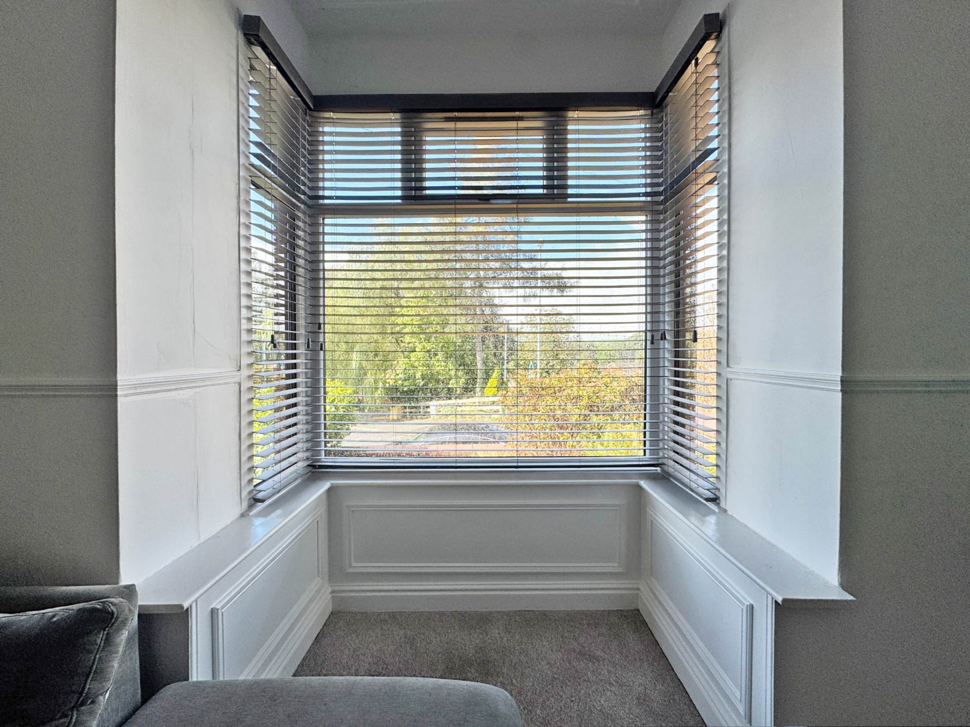 Grains Road, Shaw, Image 5