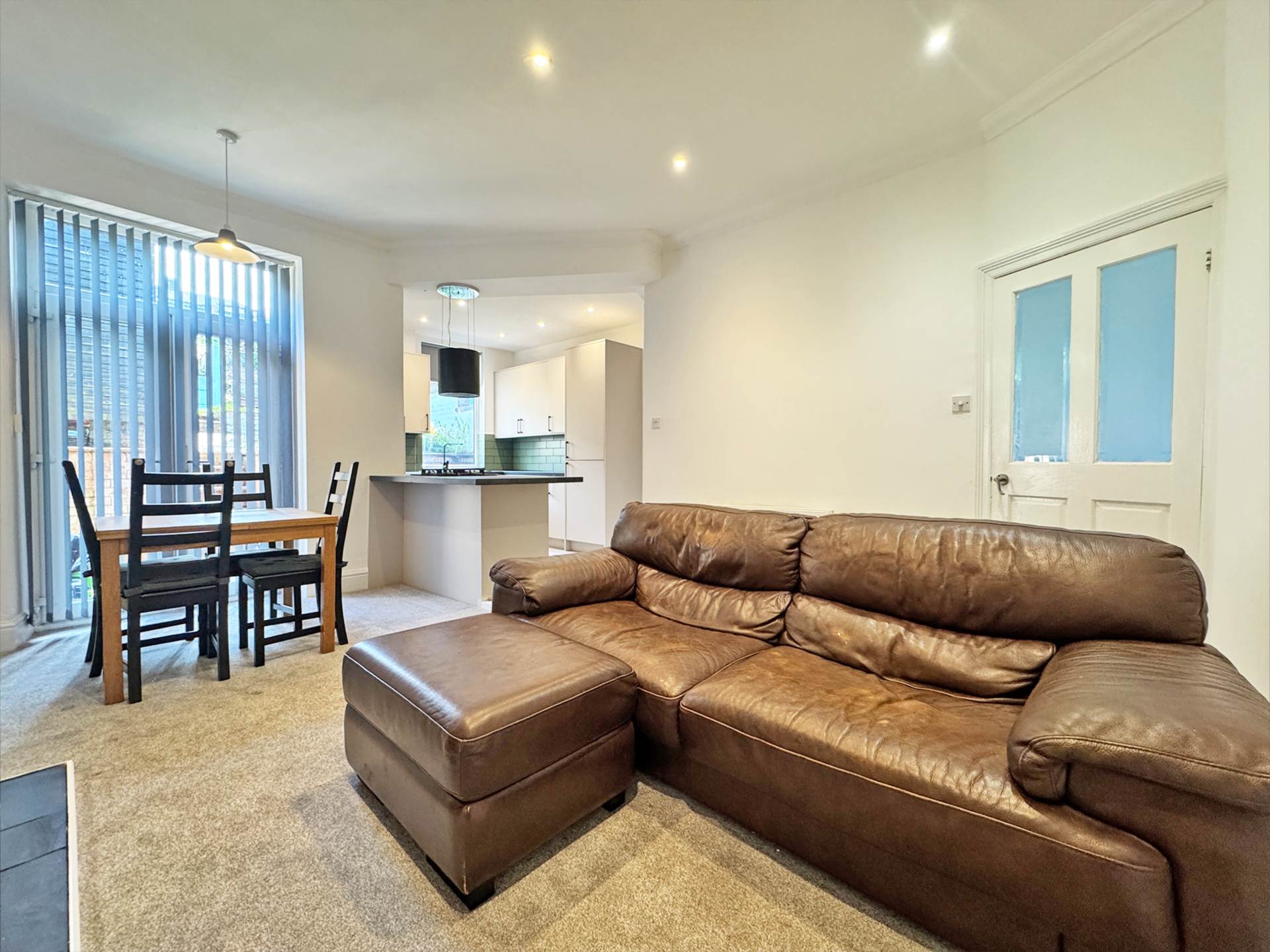 Grains Road, Shaw, Image 7