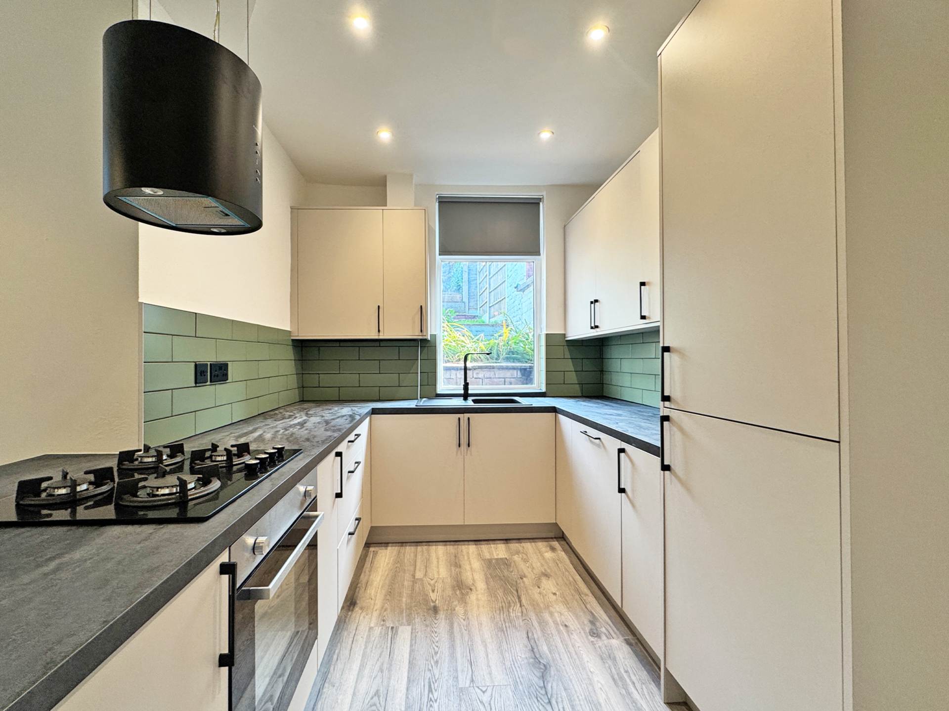 Grains Road, Shaw, Image 9