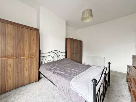Grains Road, Shaw, Image 12