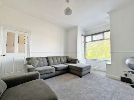 Grains Road, Shaw, Image 3