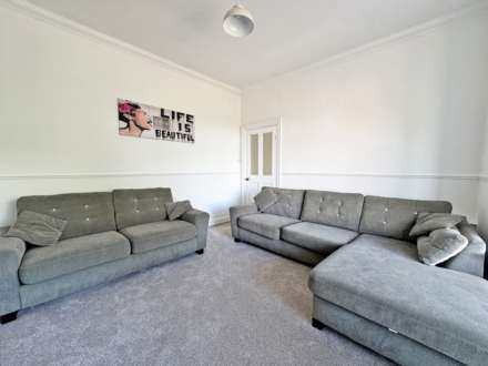 Grains Road, Shaw, Image 4