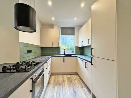 Grains Road, Shaw, Image 9