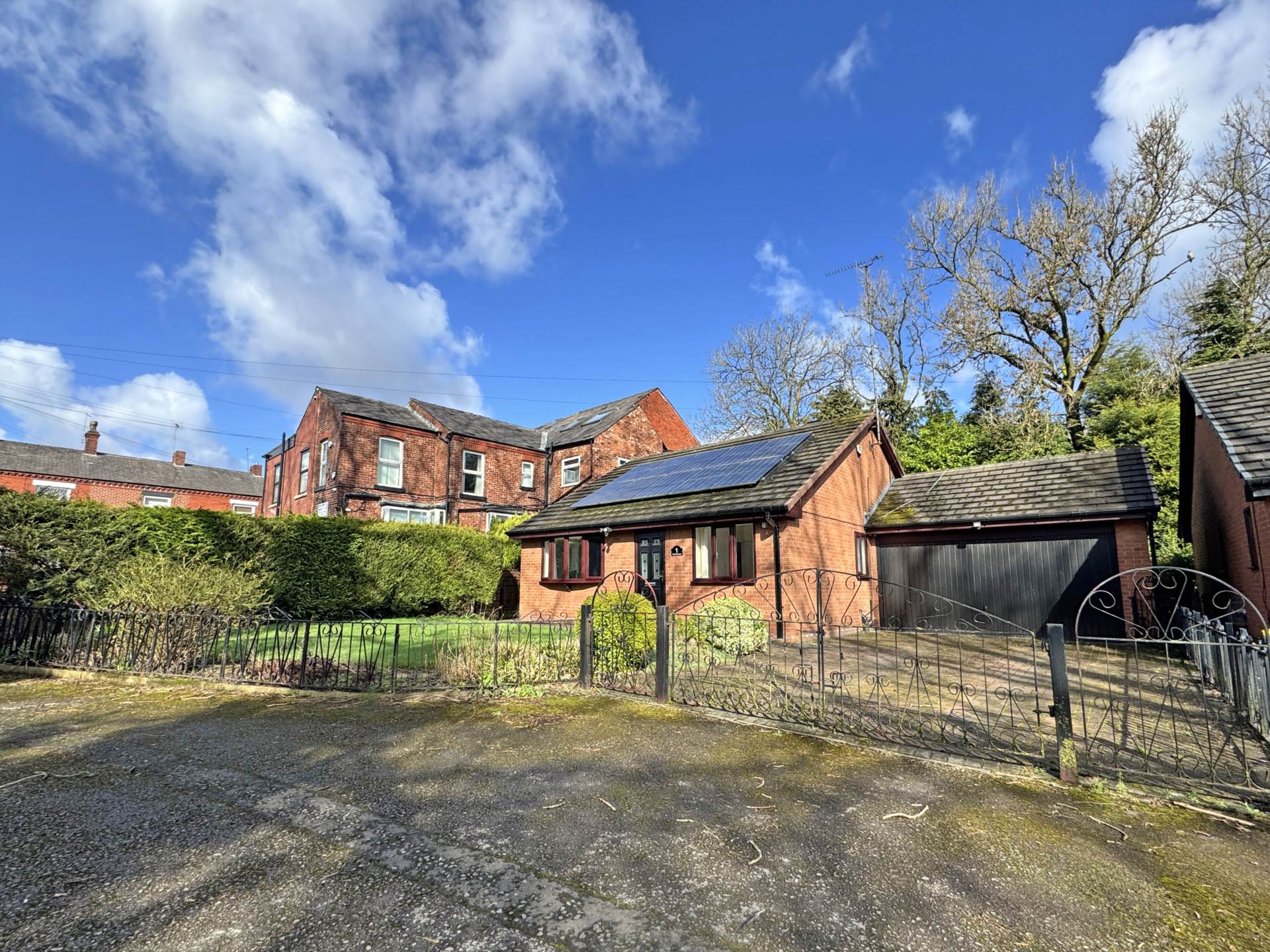 Park Crescent, Ashton-Under-Lyne, Image 2