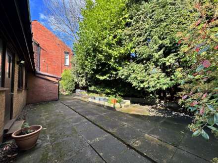 Park Crescent, Ashton-Under-Lyne, Image 17