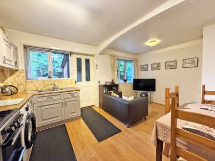 Park Crescent, Ashton-Under-Lyne, Image 8