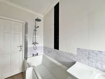 Milnrow Road, Shaw, Oldham, Image 3