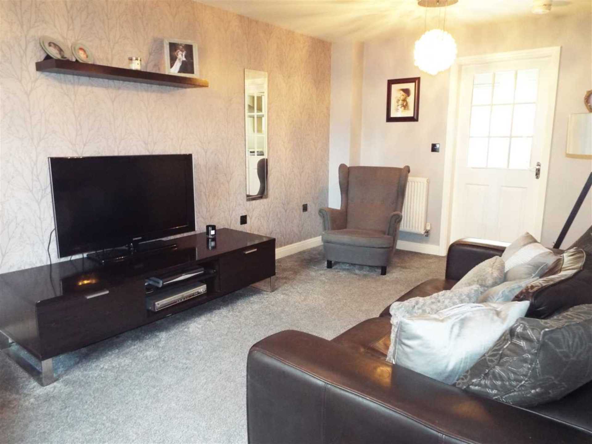 Windmill Close, Royton, Image 6