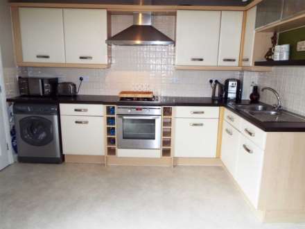 Windmill Close, Royton, Image 7