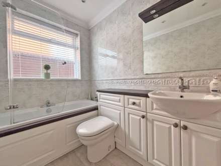 Thorncliffe Park, Royton, Image 18