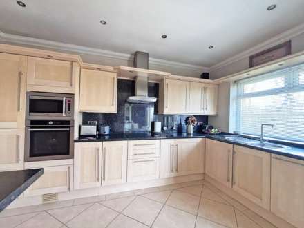 Thorncliffe Park, Royton, Image 5