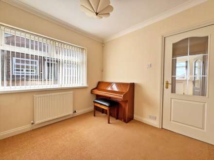 Clough Road, Oldham, Image 12