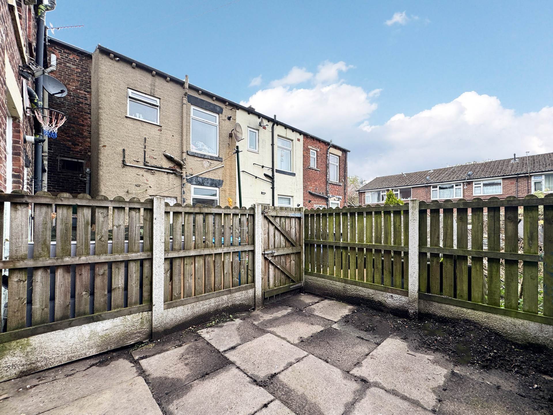 Milnrow Road, Shaw, Image 11