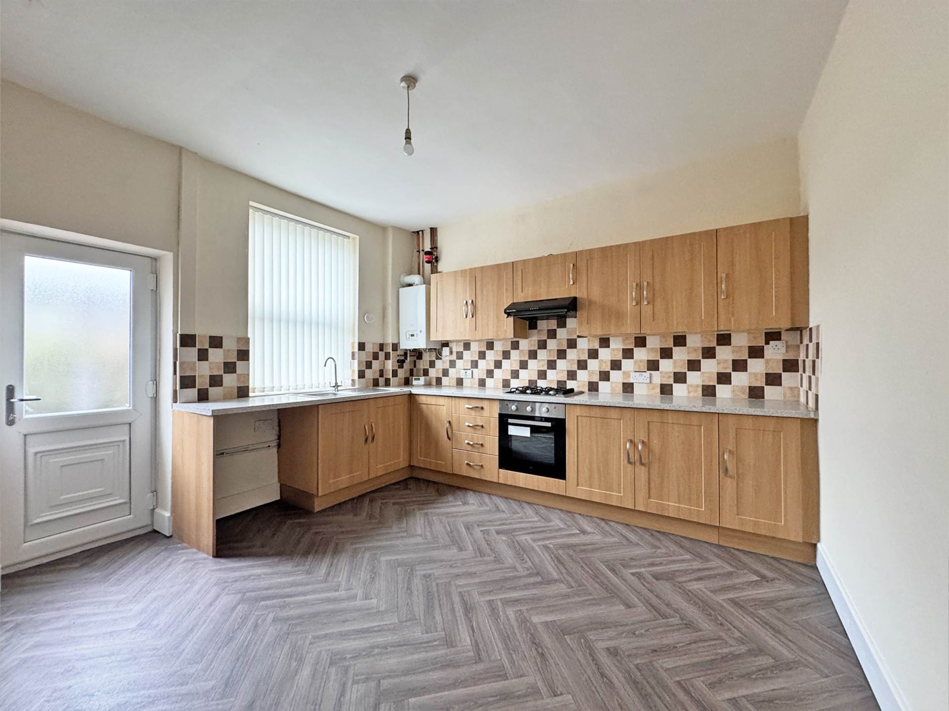 Milnrow Road, Shaw, Image 4