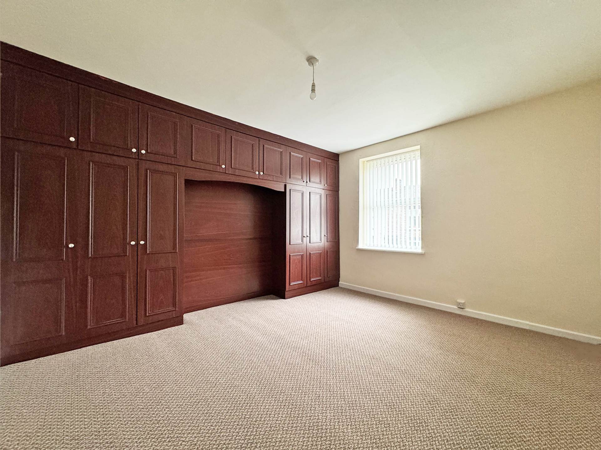 Milnrow Road, Shaw, Image 6