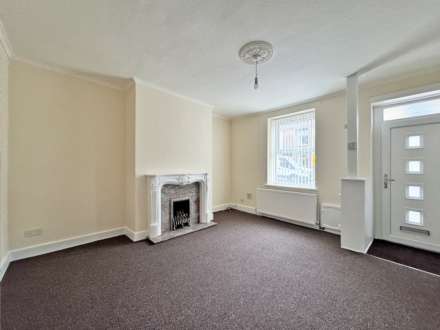 Milnrow Road, Shaw, Image 2