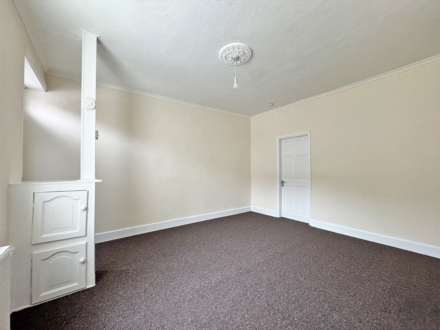 Milnrow Road, Shaw, Image 3