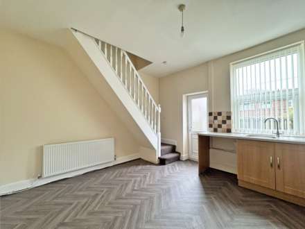 Milnrow Road, Shaw, Image 5