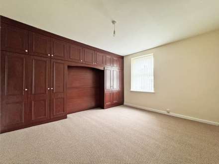 Milnrow Road, Shaw, Image 6