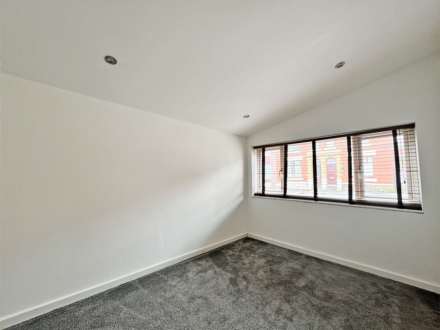 Clarence Street, Oldham, Image 12