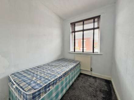 Clarence Street, Oldham, Image 18