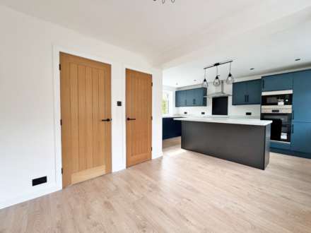 Pine Way, Lees, Image 6