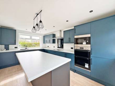 Pine Way, Lees, Image 8