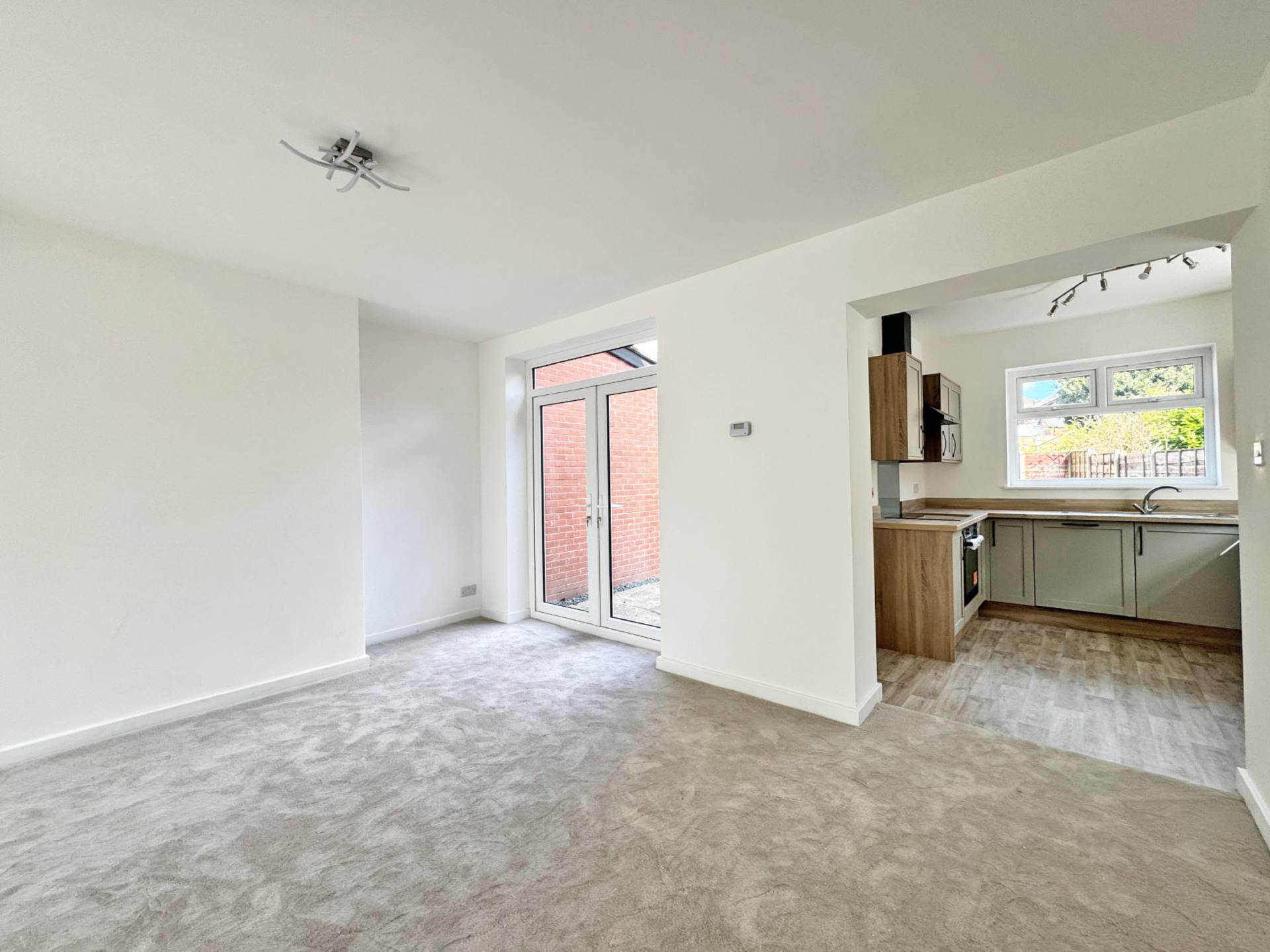 Edward Road, Shaw, Image 14